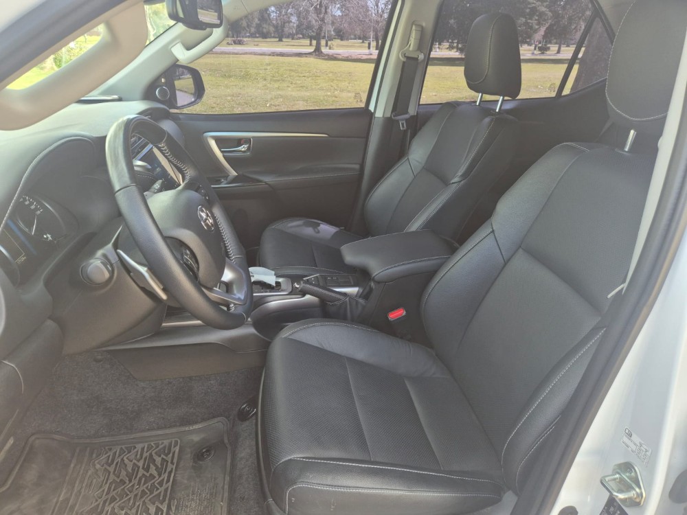 Toyota HILUX SW4 5P 2,8 Diesel Srx 4X4 6AT 7a Har 2025 — foto 7